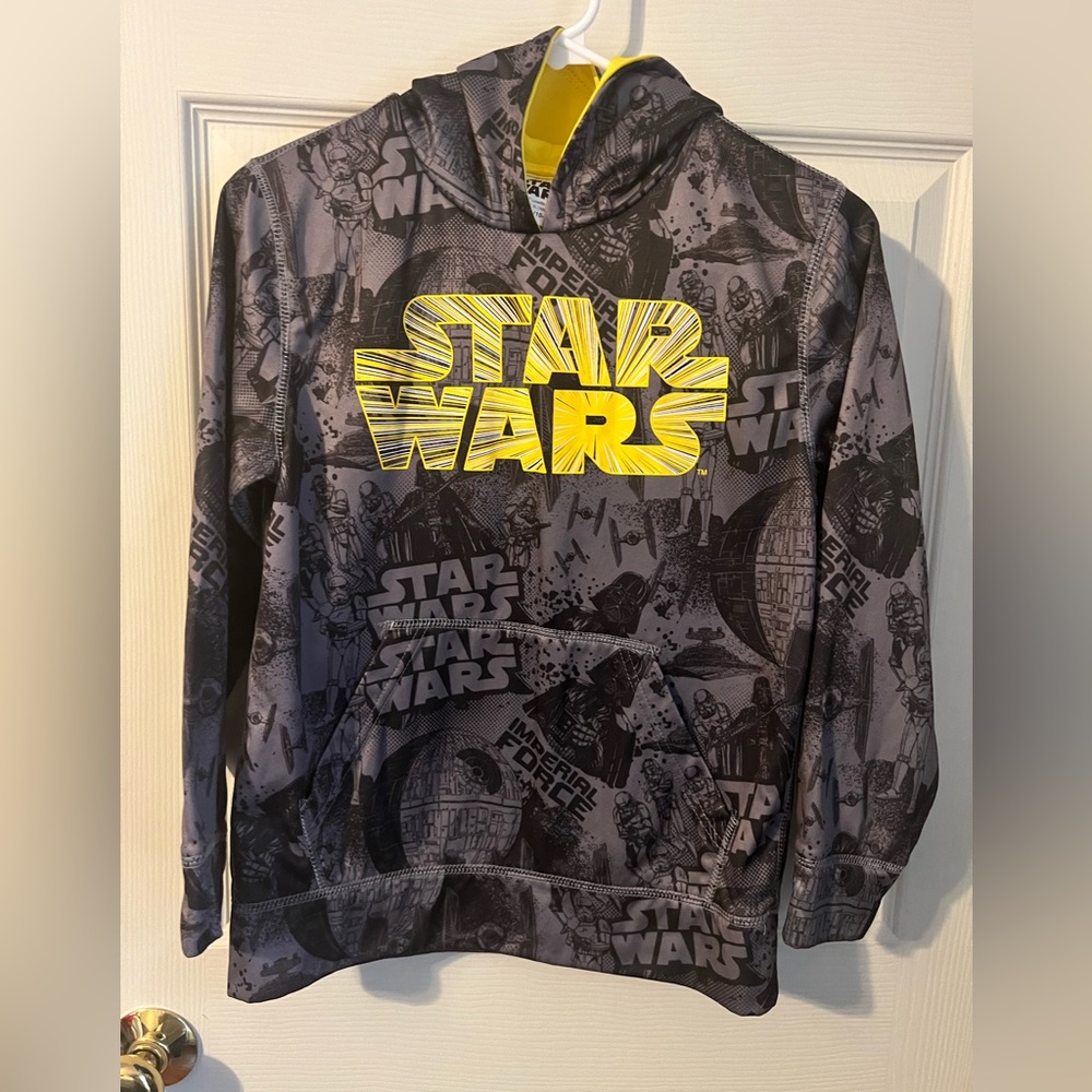 Star Wars long sleeve hoodie Boy size L (10-12)